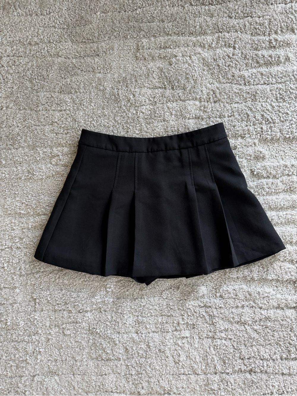 EUC Zara Size Medium Black Pleated Mini Skort